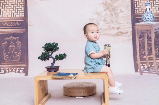 沛县女宝宝换尿布