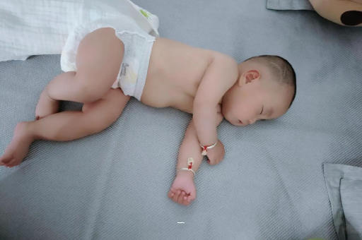 沛县宝宝胳膊上起红疙瘩